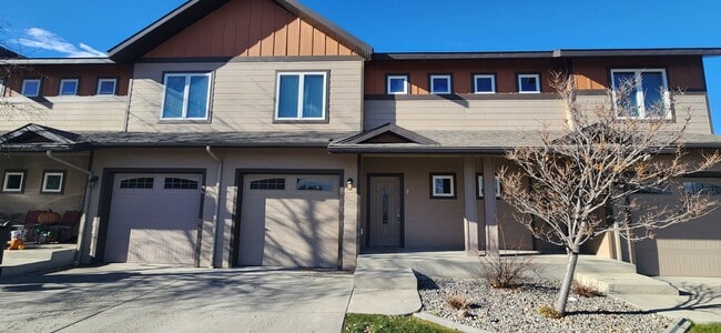 Primary Photo - 1035 Rd Runner St