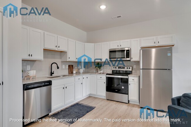 Building Photo - 1301 N 32nd St