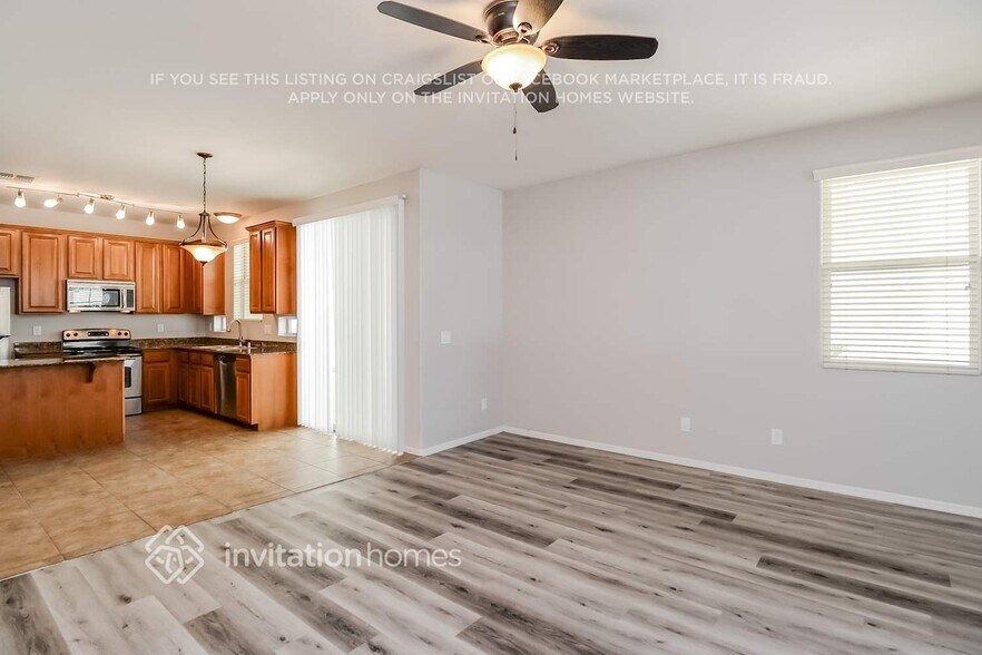 Building Photo - 10135 E Isleta Ave