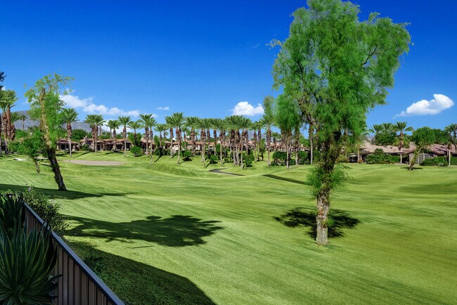 Building Photo - 440 Desert Holly Dr