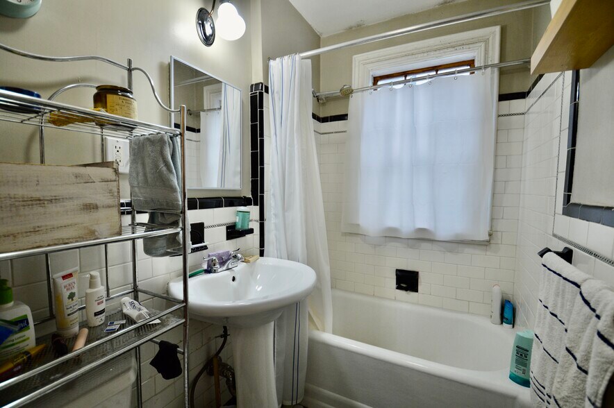 Building Photo - 24 Grovenor Rd