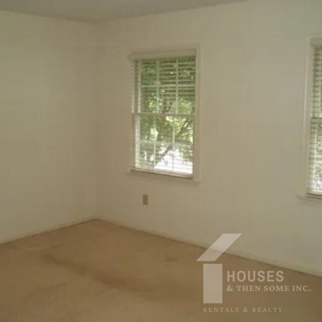 Building Photo - 3 McBee Chapel Rd