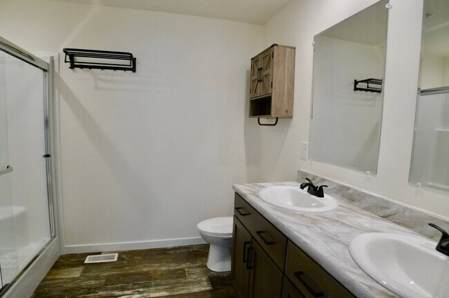 Building Photo - 37 Van Dyke