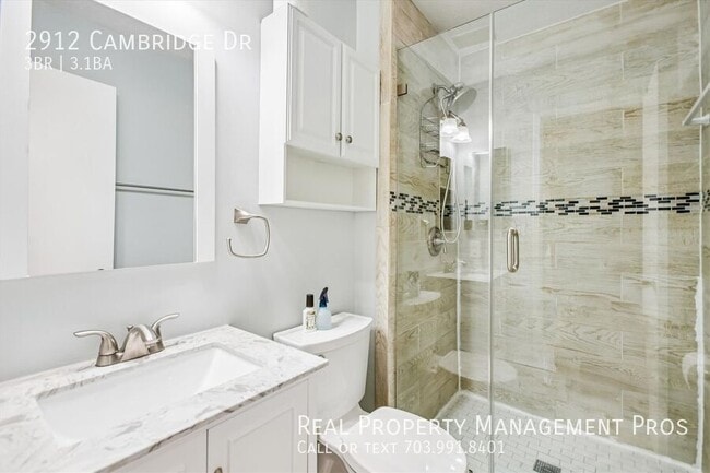 Building Photo - 2912 Cambridge Dr