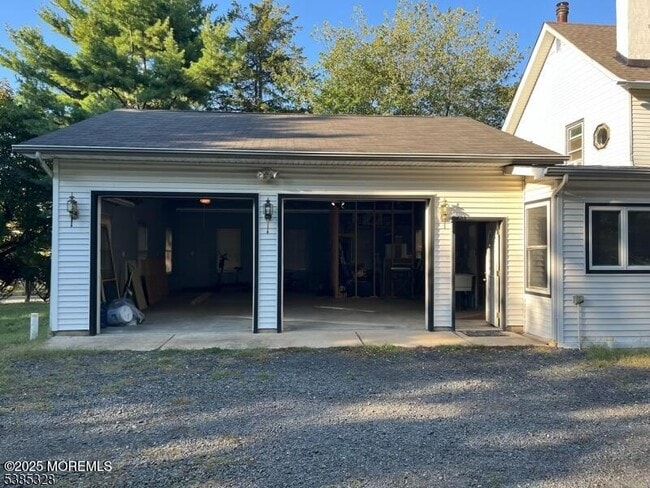 Building Photo - 479 Line Rd