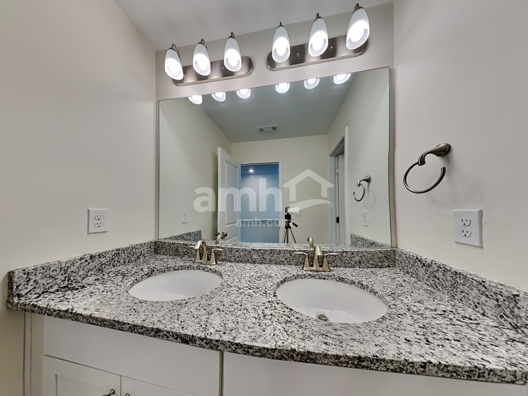 Building Photo - 65 Shelby Ct