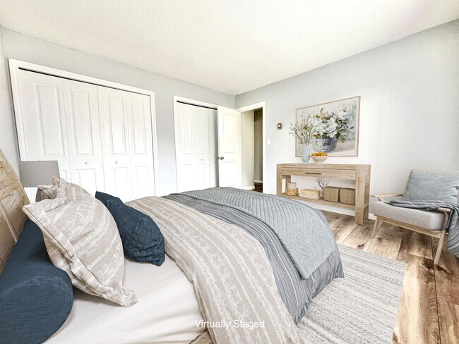 Building Photo - Renovated Two-Bedroom Apartment – Prime Wa...