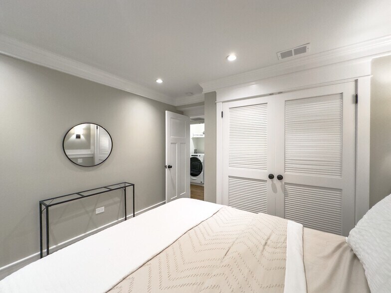 Building Photo - 3453 N Hoyne Ave