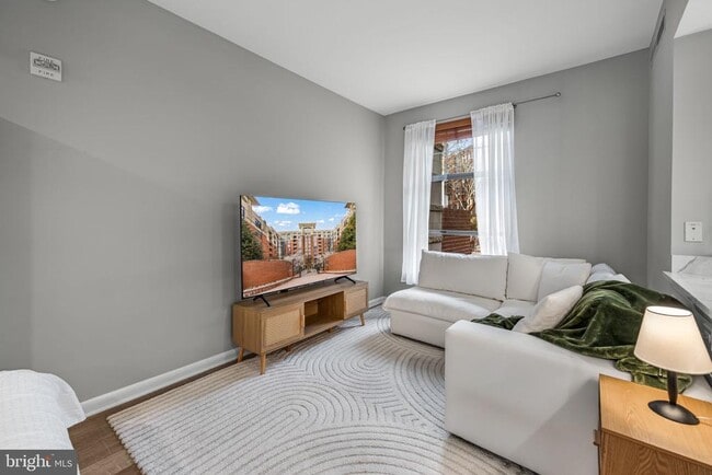 Building Photo - 1021 N Garfield St