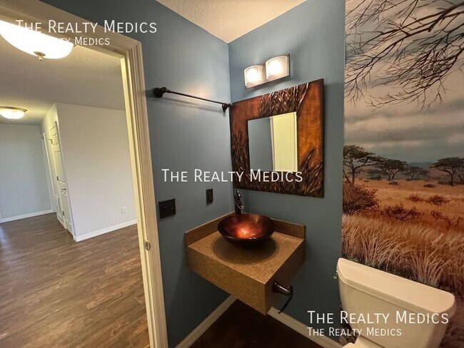 Building Photo - 1328 Karok St