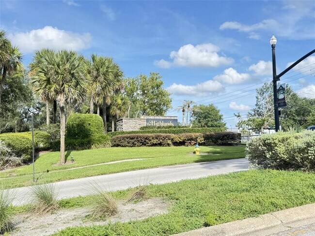 Building Photo - 497 Club Dr