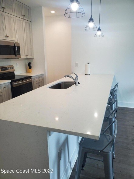 Building Photo - 933 Paddleboard Ct