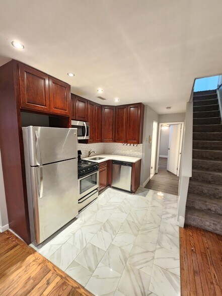 Building Photo - 914 E Passyunk Ave