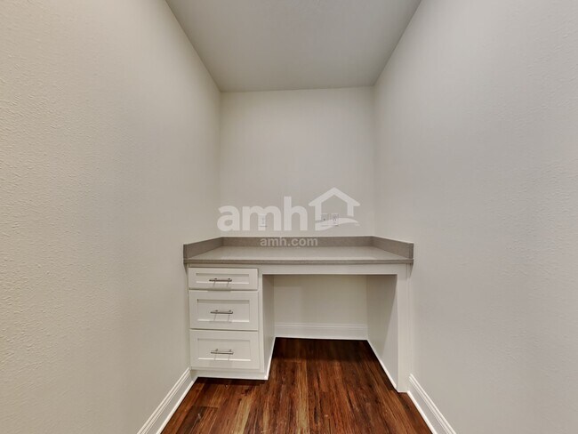 Building Photo - 60 Elcano Ln
