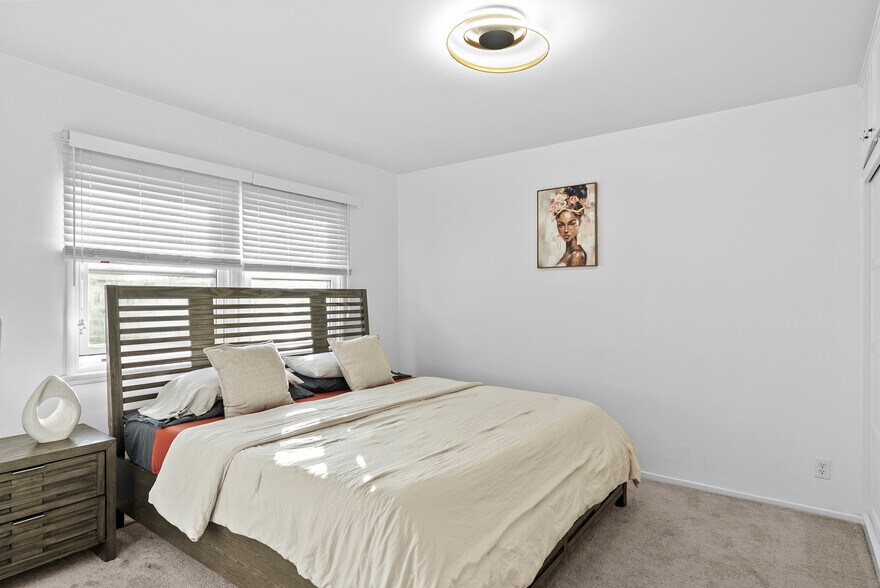 Building Photo - 2463 Federal Ave