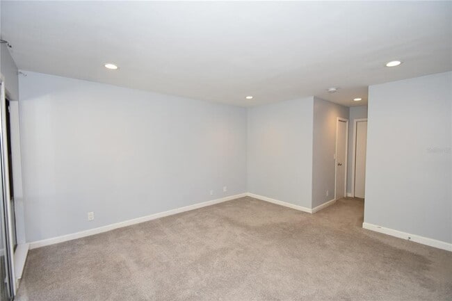 Building Photo - 56 Club House Dr