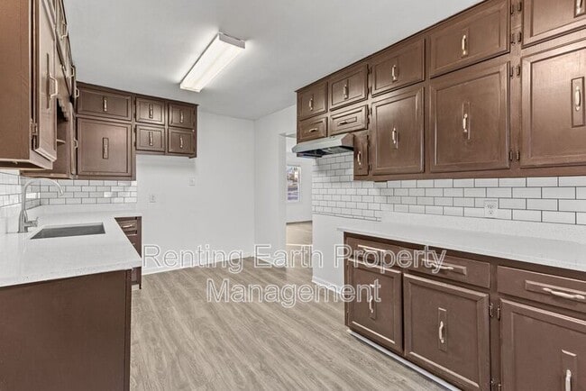 Building Photo - 2321 4th St NE