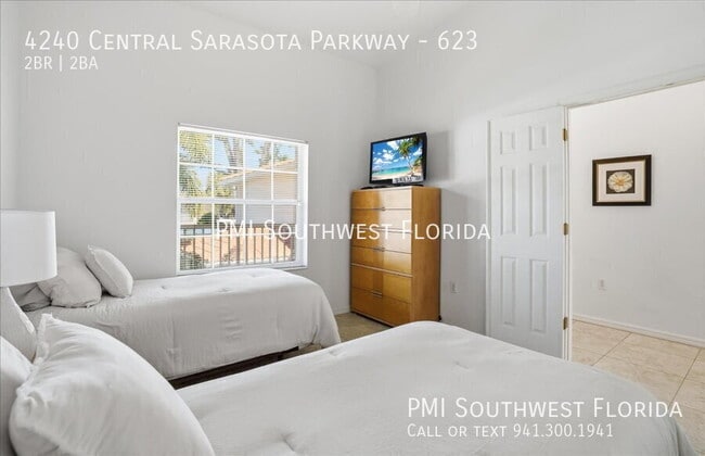 Building Photo - 4240 Central Sarasota Pkwy