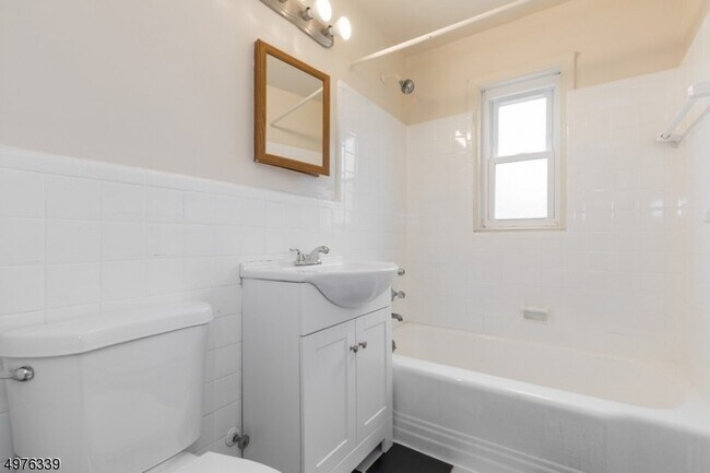 Building Photo - 138-140 Lincoln St