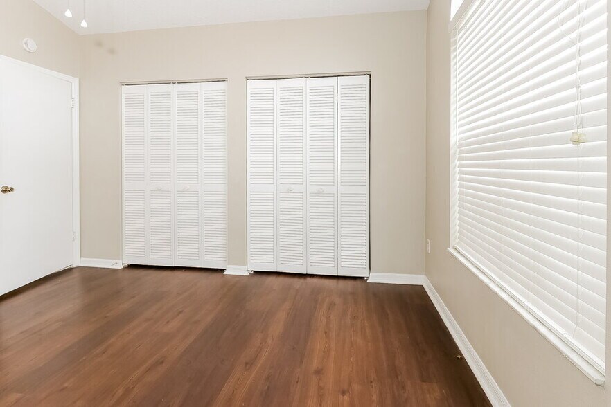 Building Photo - 12996 Meadowbreeze Dr