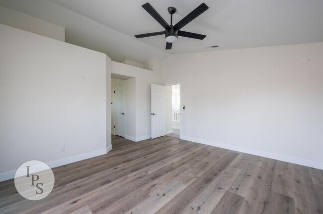 Building Photo - Fresno CUSD Home, 4BR/3BA, Newly Remodeled...