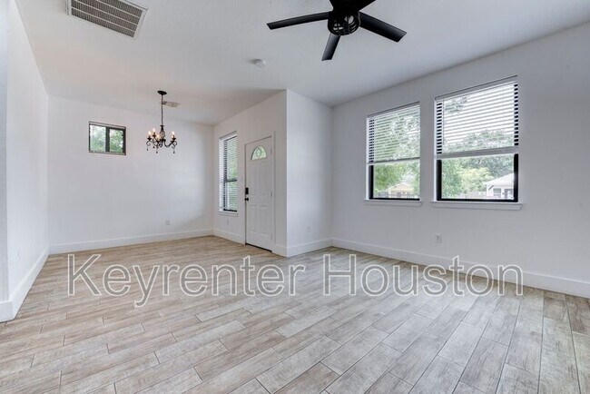 Building Photo - 5121 Southwind St