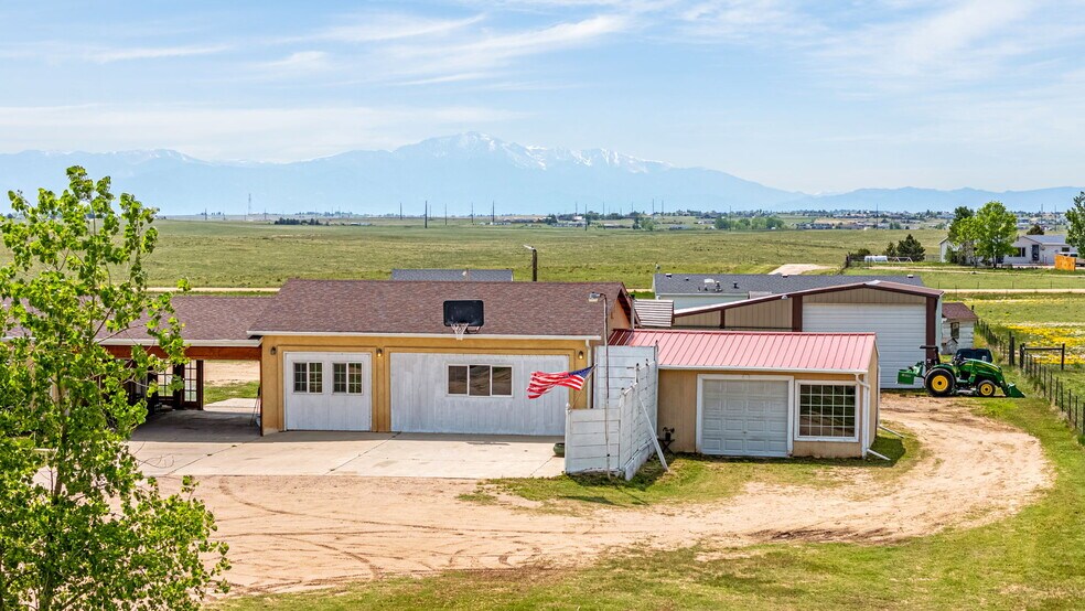 Primary Photo - 5750 Whipshaw Rd