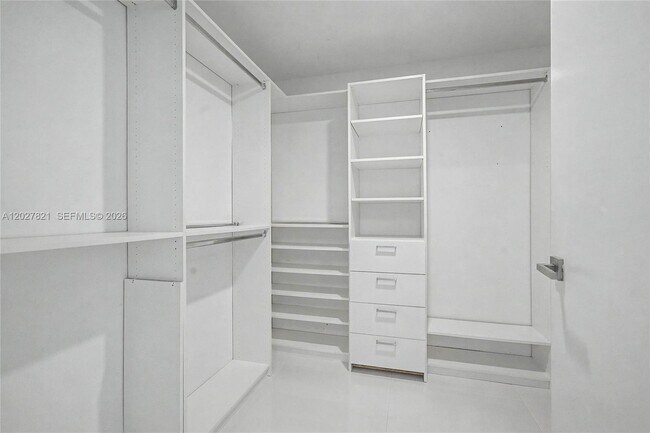 Building Photo - 1080 Brickell Ave