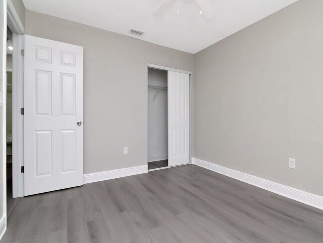 Building Photo - Fully Renovated 3-Bedroom, 2-Bath Rental in Bradenton, FL — $1,895/Month with Pest Control, Trash...
