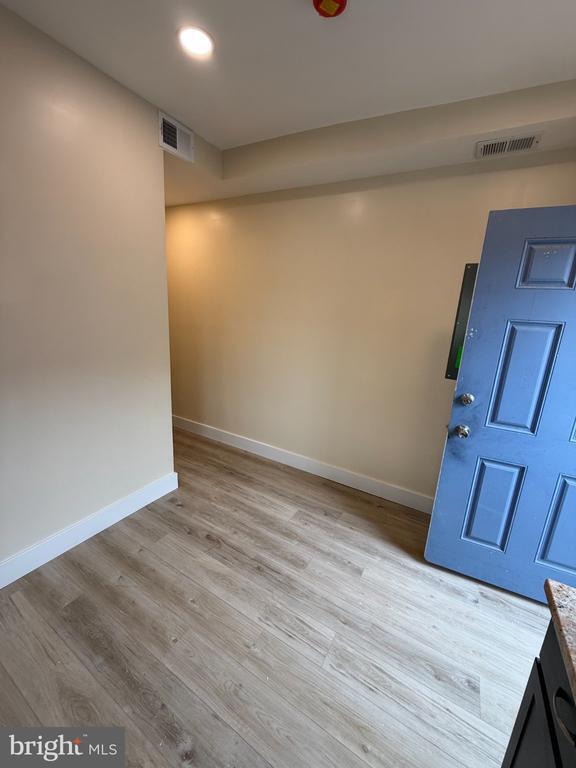 Building Photo - 1930 N Payson St