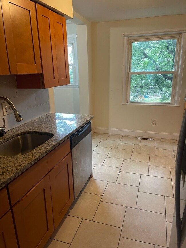 Building Photo - Alban Park Townhome