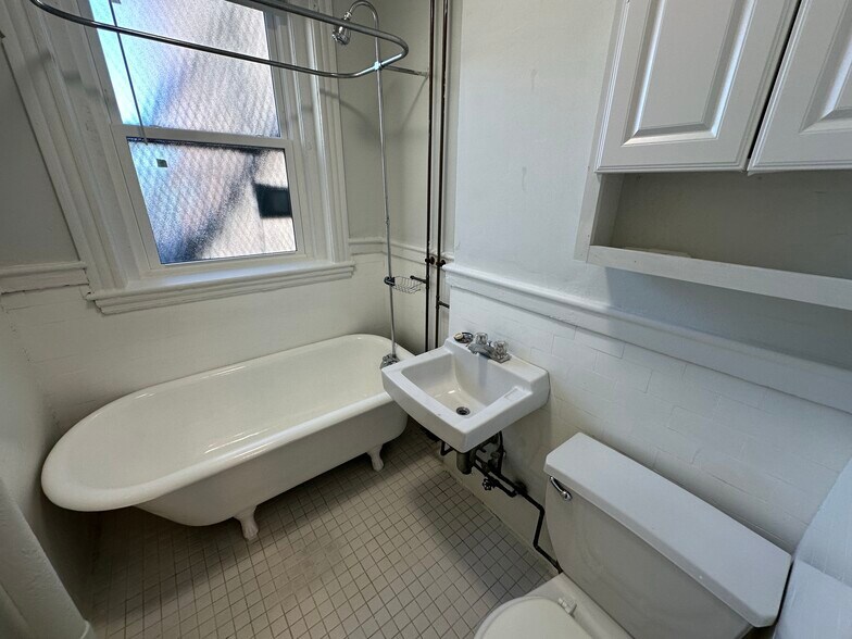 Building Photo - 32 Worthington St