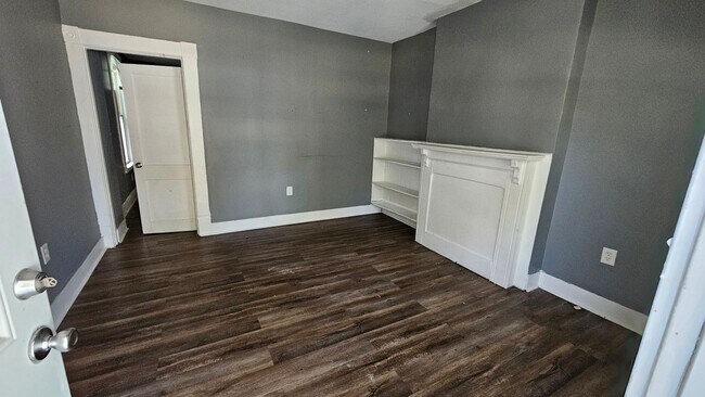 Building Photo - 142-144-144 W Park Ave