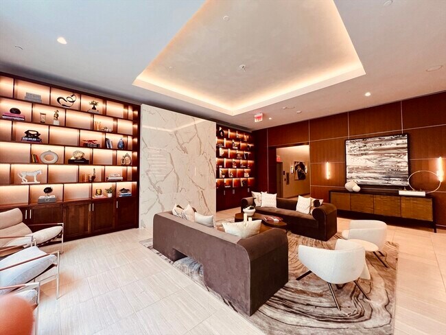 Building Photo - 32 Traveler St