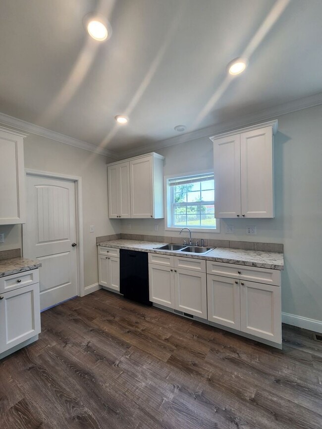 Building Photo - 68 Brevard Knoll Dr