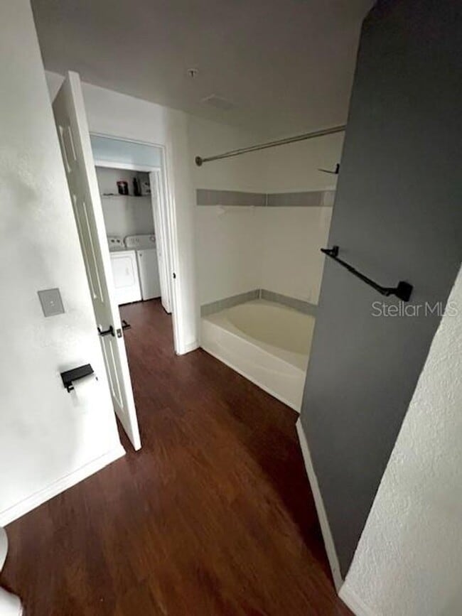 Building Photo - AVAILABLE NOW: First-floor 2-bedroom, 1-ba...