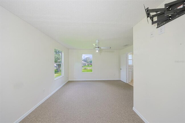Building Photo - 2417 S 66th St