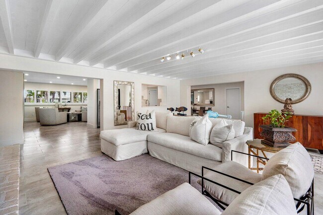 Building Photo - 2021 NW 3rd Ave