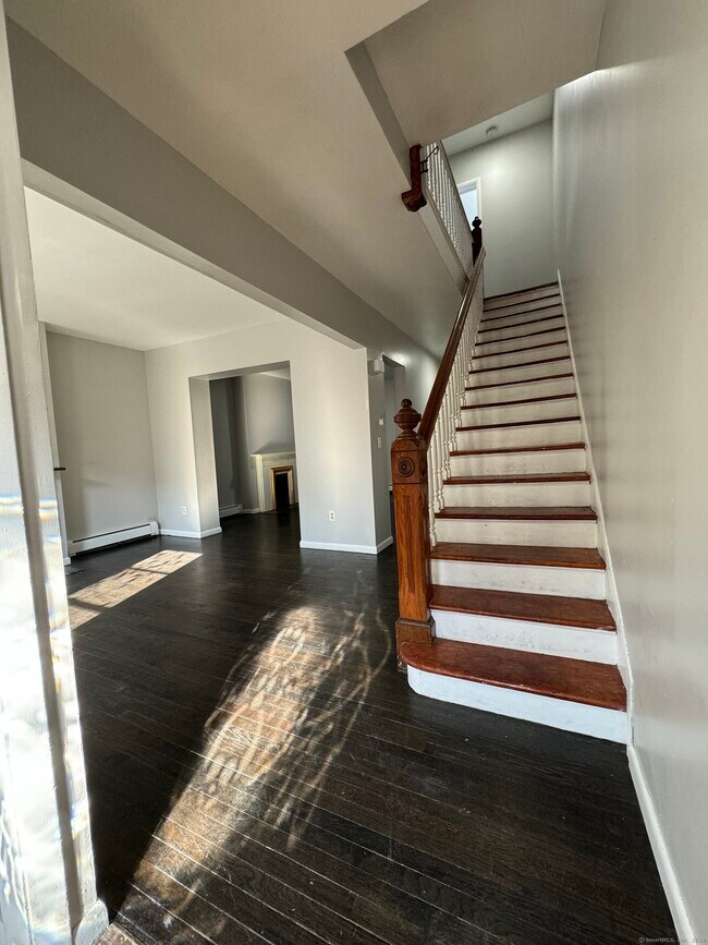 Building Photo - 277 Portsea St