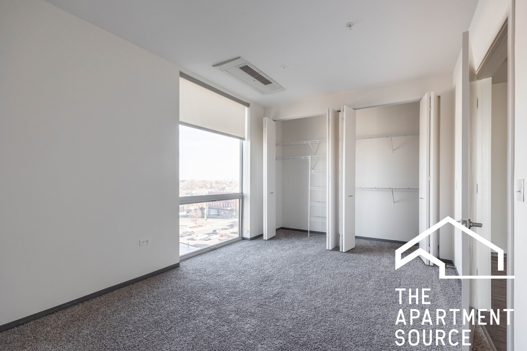 Building Photo - 2340 N California Ave