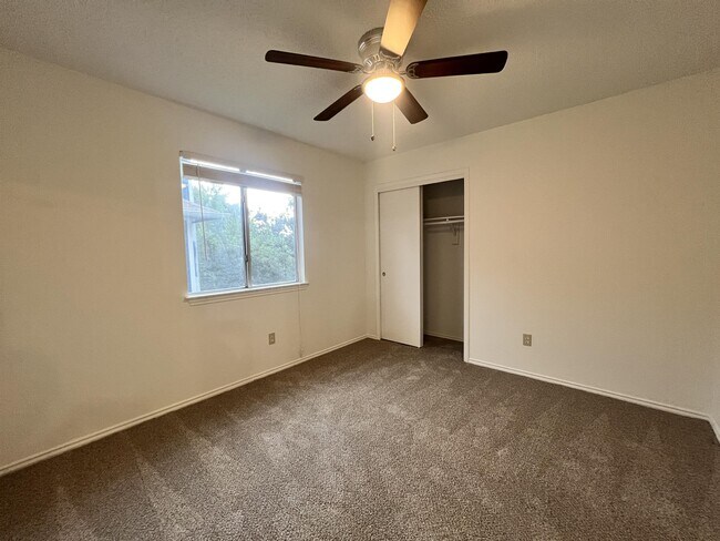 Building Photo - 8607 Cretys Cove