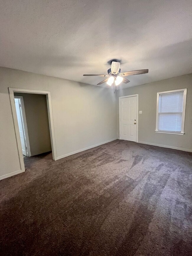 Building Photo - CUTE 2/1 FOR LEASE