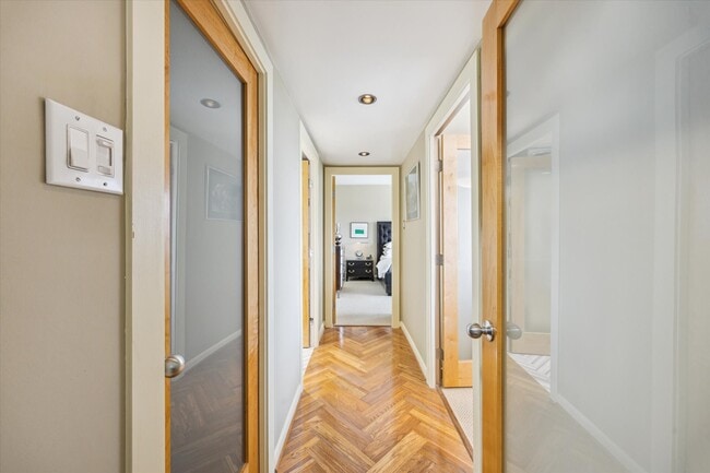 Building Photo - 2701 Westheimer Rd