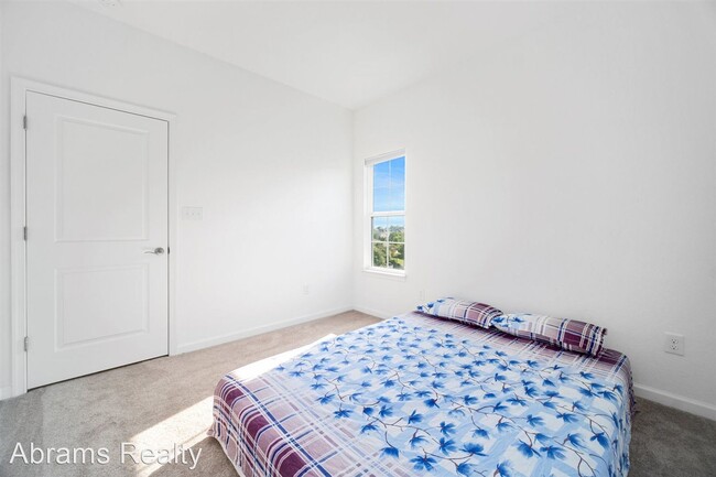 Building Photo - 3 br, 2.5 bath House - 4164 Beckenham Blvd