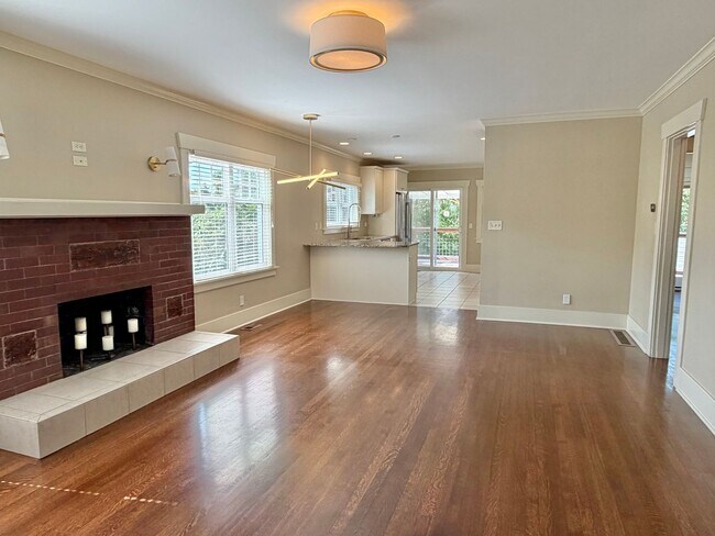 Building Photo - 4903 1st Ave NW
