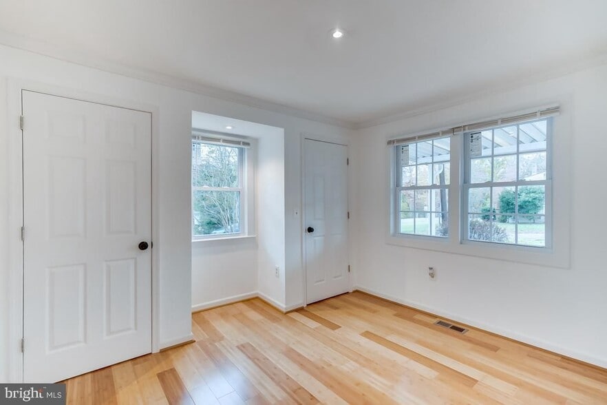 Building Photo - 822 Warburton Ln