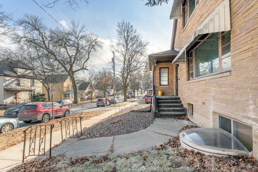 Building Photo - 302 S Brooks St