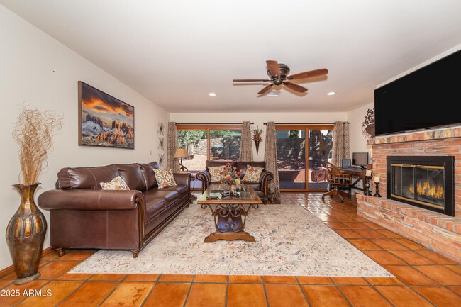 Building Photo - 70 Bell Rock Dr