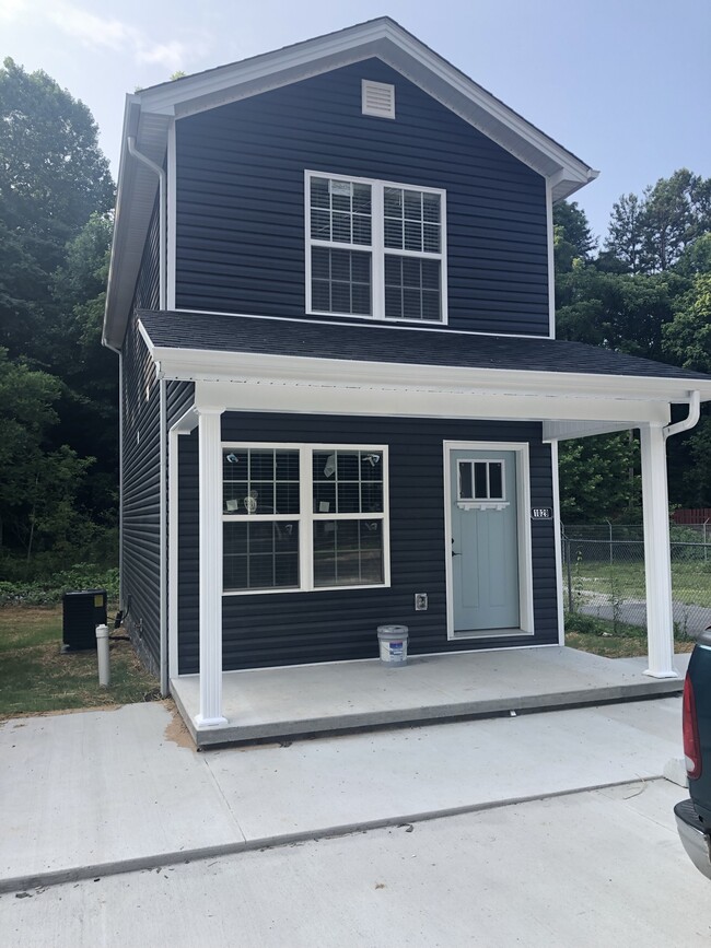 Building Photo - 1029 W 5th St