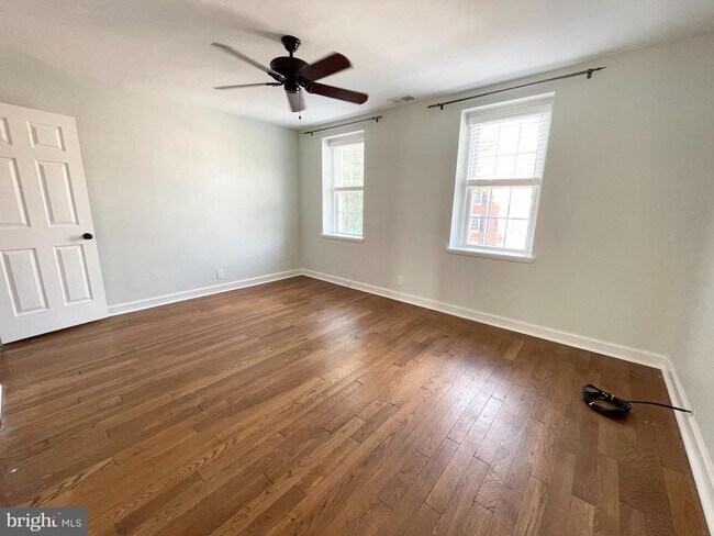 Building Photo - 3052 S Buchanan St